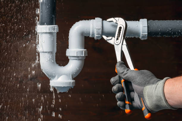 Professional Plumbing technician working in Beverly Hills, TX